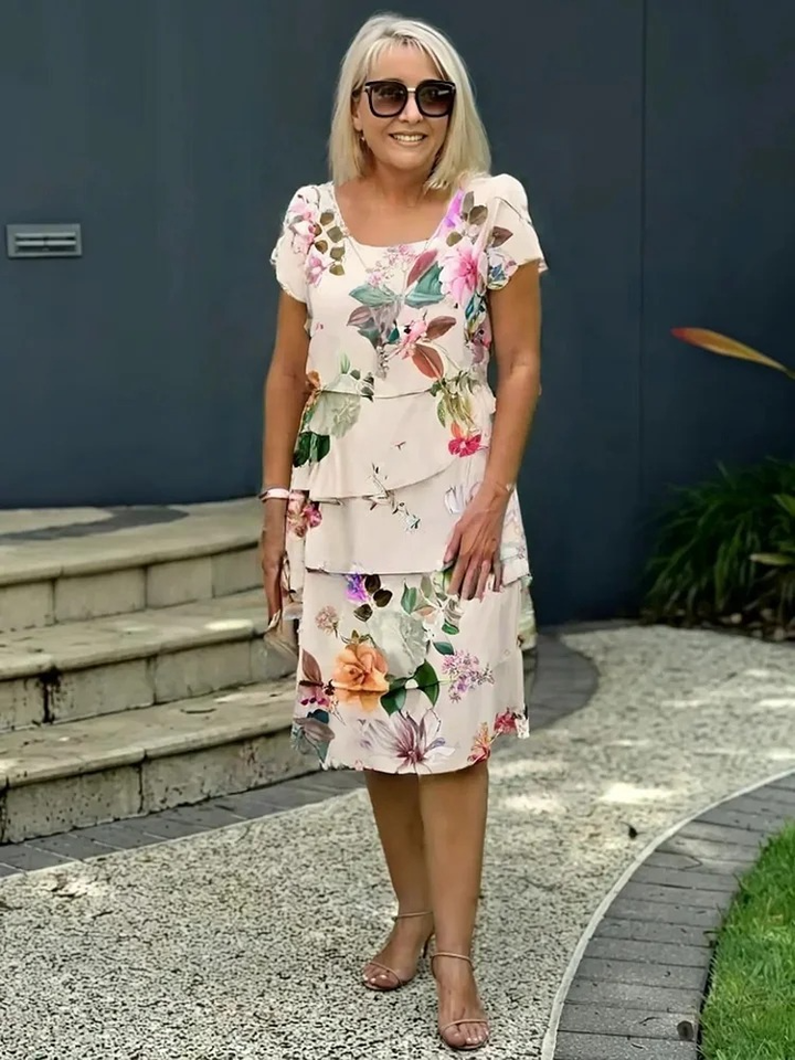 Ellie™ | Lagdelt kjole med blomsterprint