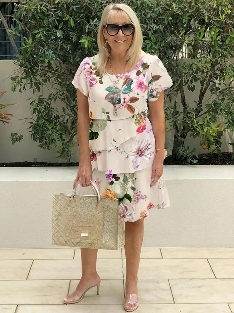 Ellie™ | Lagdelt kjole med blomsterprint