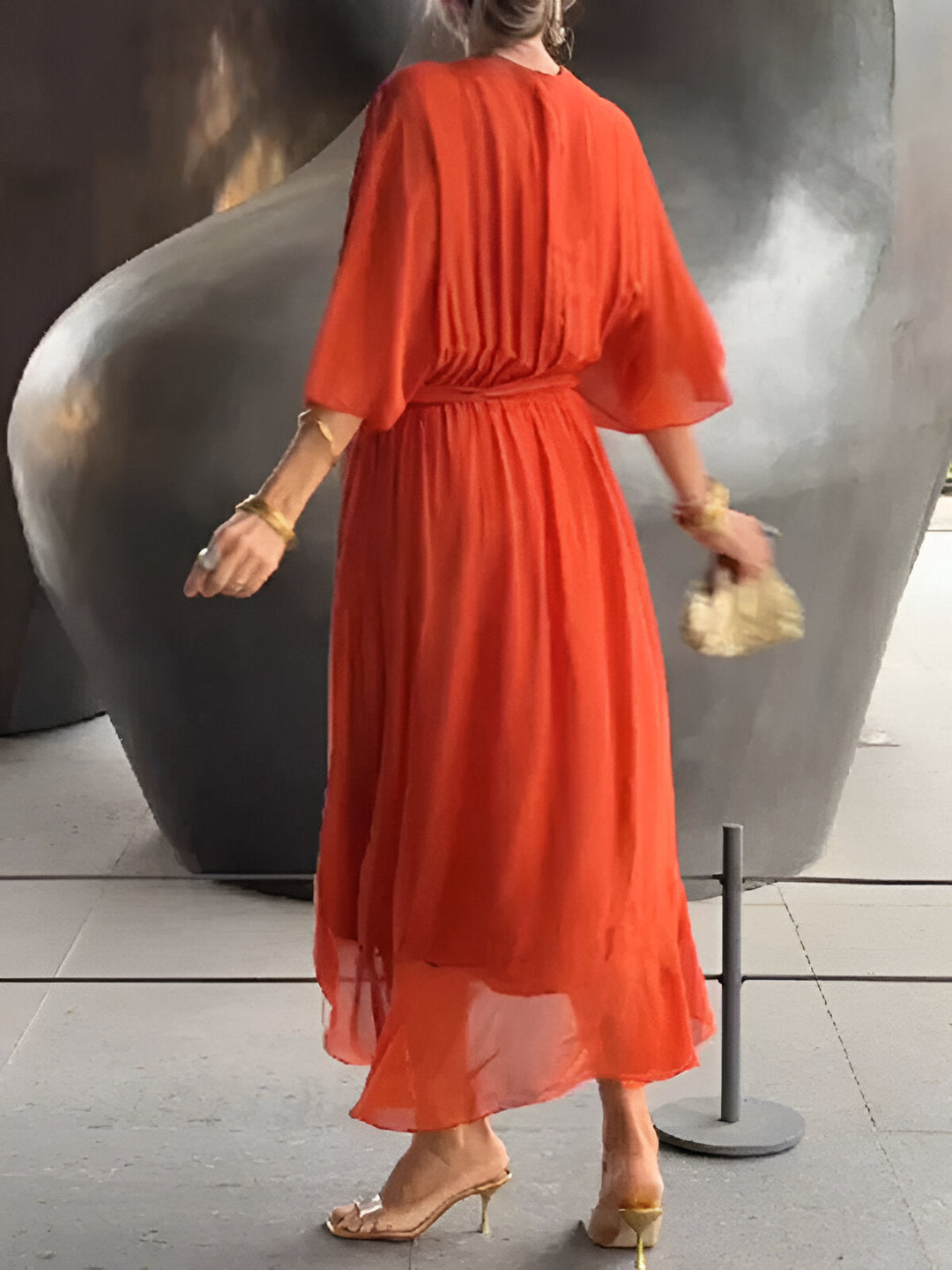 Moniek™ | Elegant plisseret midikjole med sløjfe